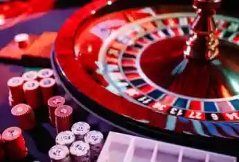 tg 350 Live Tables, Slots aur Markets ek Jaga
